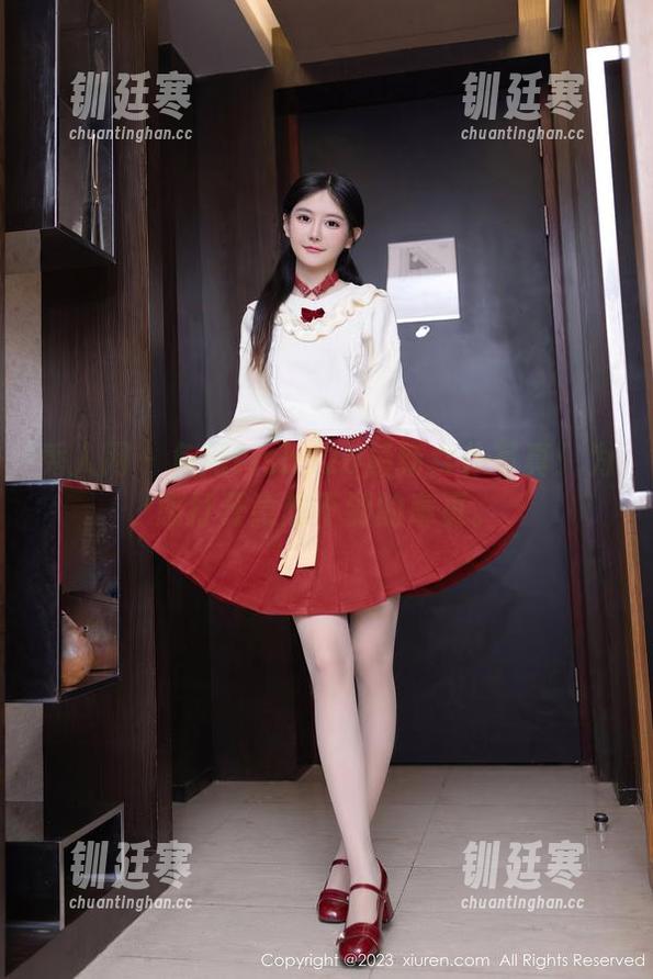 秀人网-鱼尾fish 秀人网 - 鱼尾fish520最新女仆写真:为您打开意想不到的扉页。