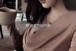 微密圈 - 童小芯的红色之旅，在哪些美图里反射出色彩的丰盈？
