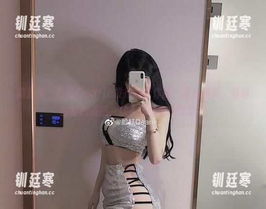 脸红Dearie 微密圈 - 脸红Dearie发布最新作品:紫衣丝足,穿越时空的美感,信不信你也想试试?