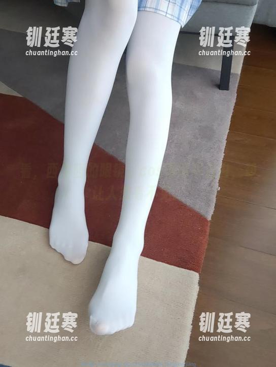西尔酱 看,西尔酱的眼镜,cos得明明白白,却让人想看不见。