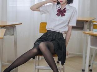 当护士遇上许岚LAN，美图里满是让人哑口无言的魅力。