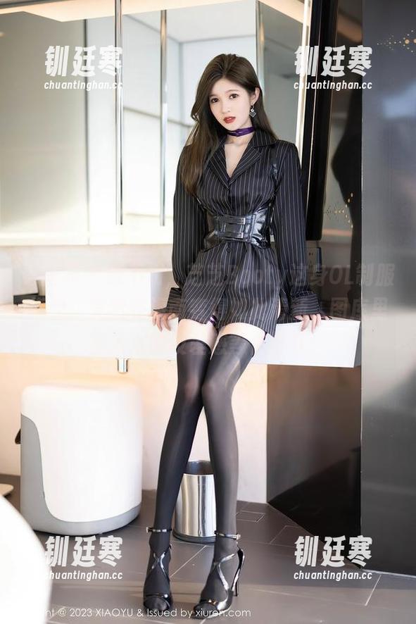 语画界-芝芝Booty 语画界 - 殊不知,芝芝Booty这身OL制服搭配,竟然在海南变得如此清新,图库里那浓浓的反差感等你分享!