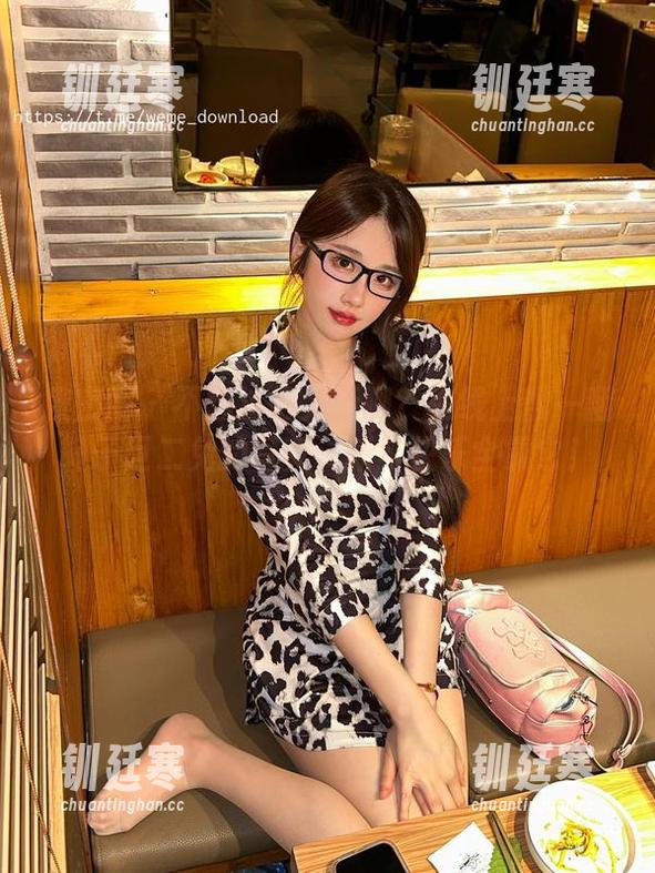 轩子巨二兔 微密圈 - 不想过得太无聊?在线上翻一翻轩子巨二兔的写真,新年快乐全靠它!