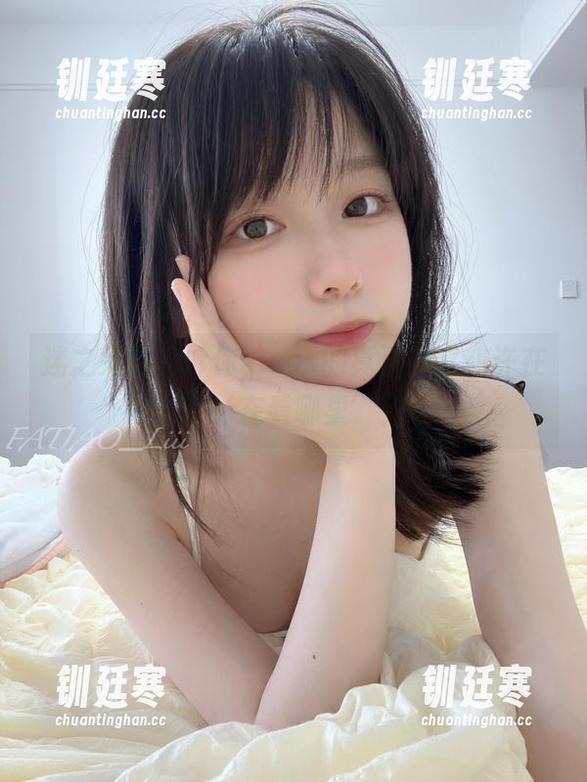 迷之呆梨 迷之呆梨告诉你,cos的真正奥义或许在于‘在看哪里’!