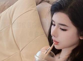 微密圈 - 用阿色的红色内衣唤醒你的好奇，免费资源就等你来拿！