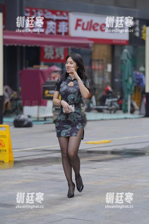 魔镜街拍-玲玲 魔镜街拍 - 再说一遍,高清!玲玲的作品集里,尽情徘徊在这一场车展的沉默中。